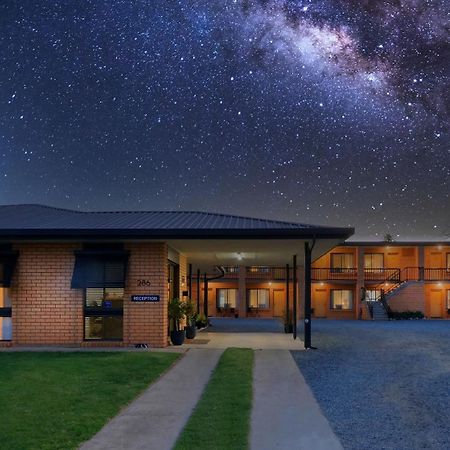 Deniliquin Motel Bagian luar foto