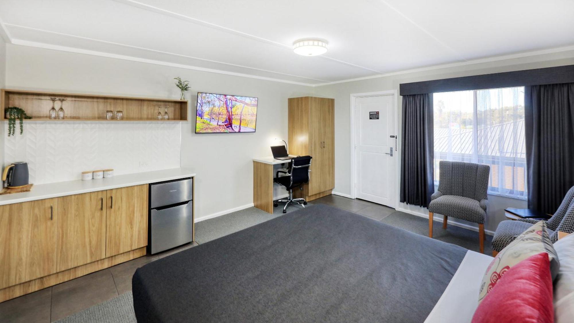 Deniliquin Motel Bagian luar foto