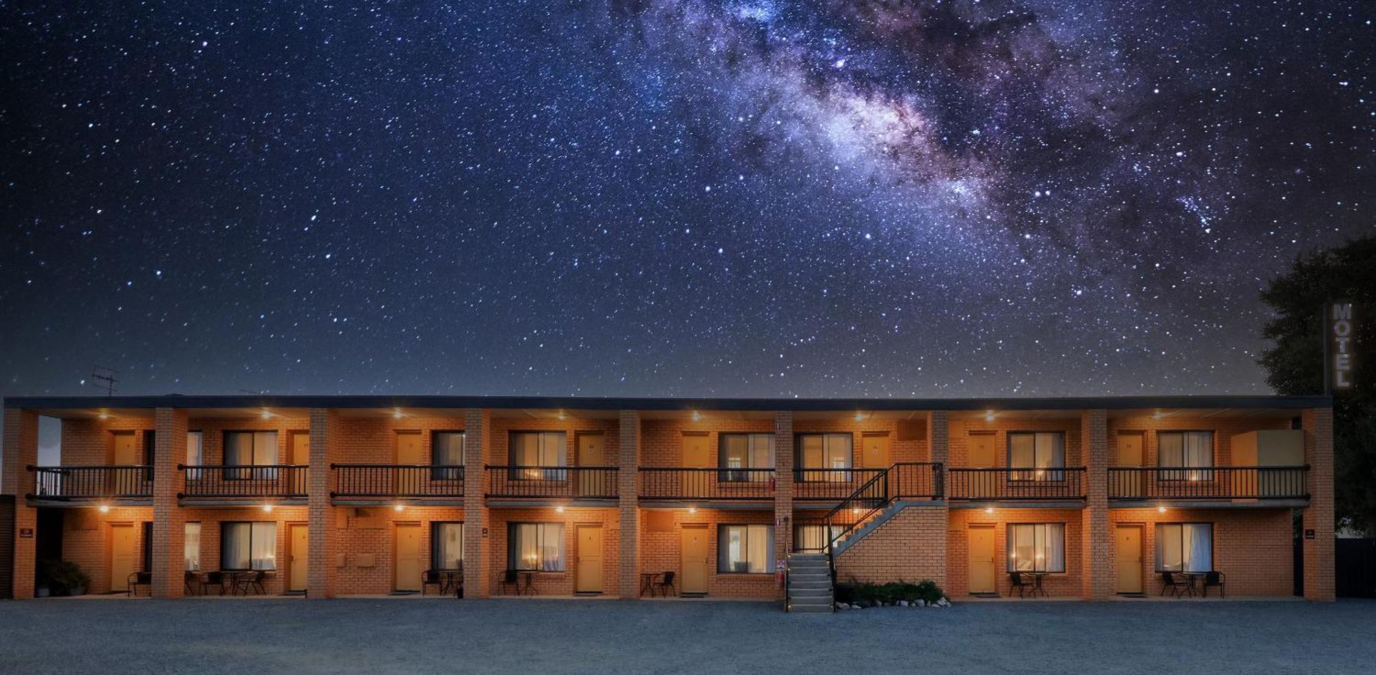 Deniliquin Motel Bagian luar foto