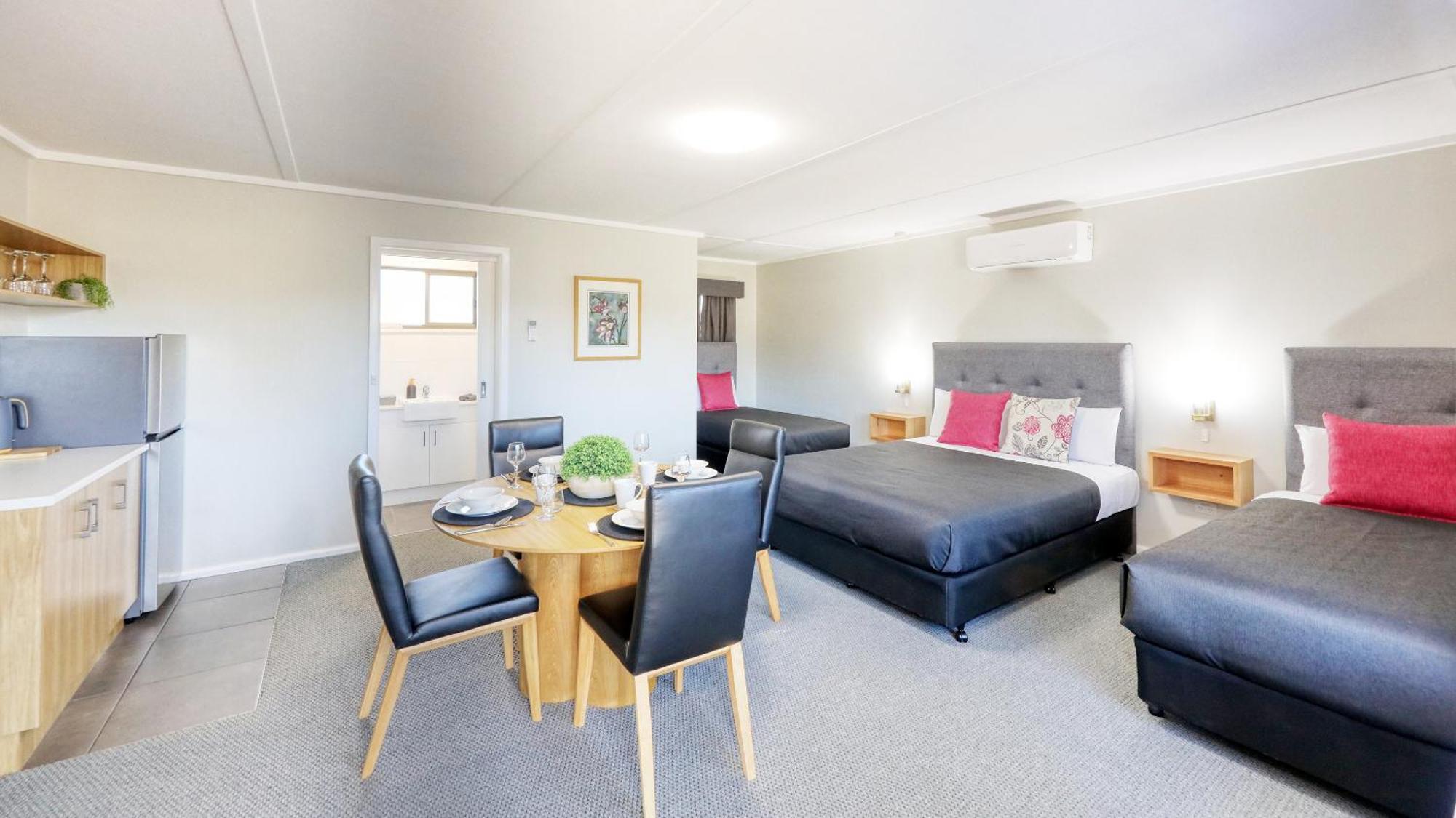 Deniliquin Motel Bagian luar foto