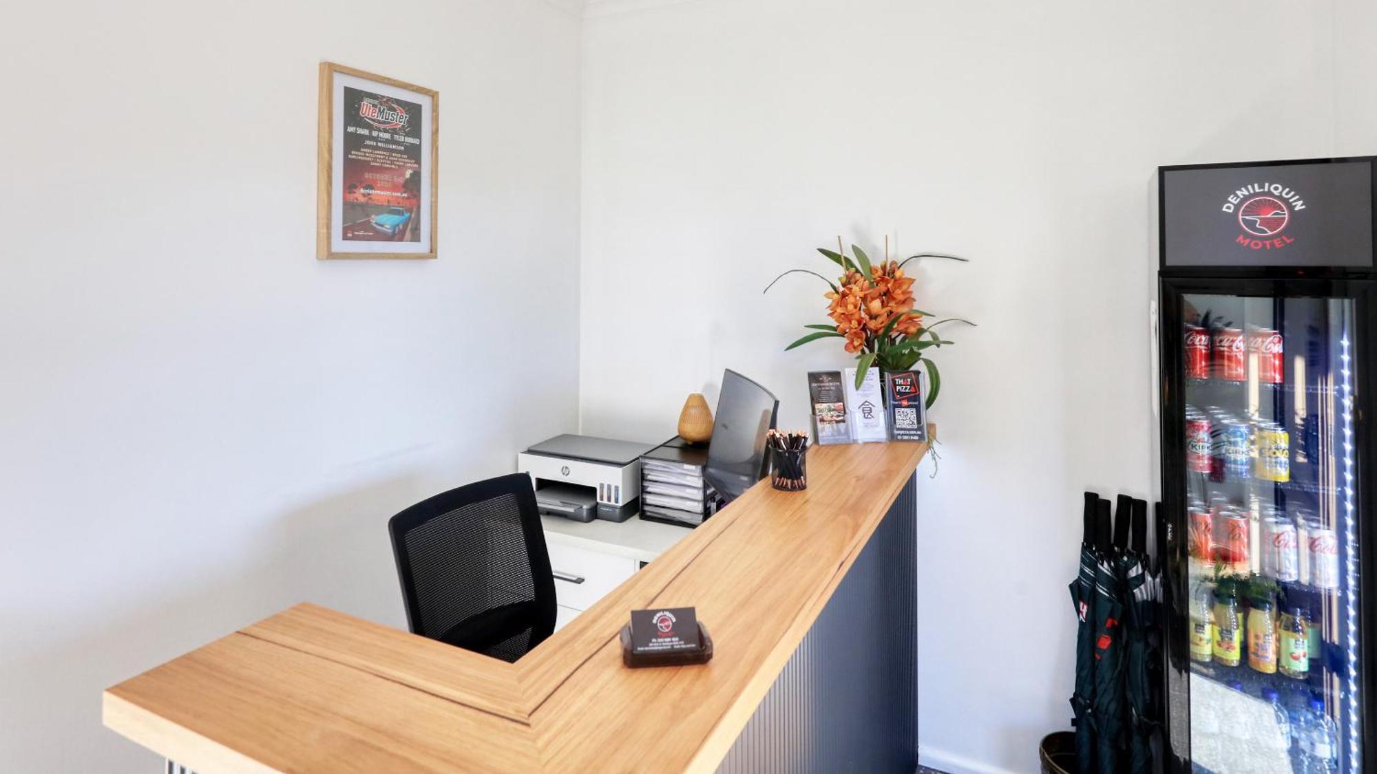 Deniliquin Motel Bagian luar foto