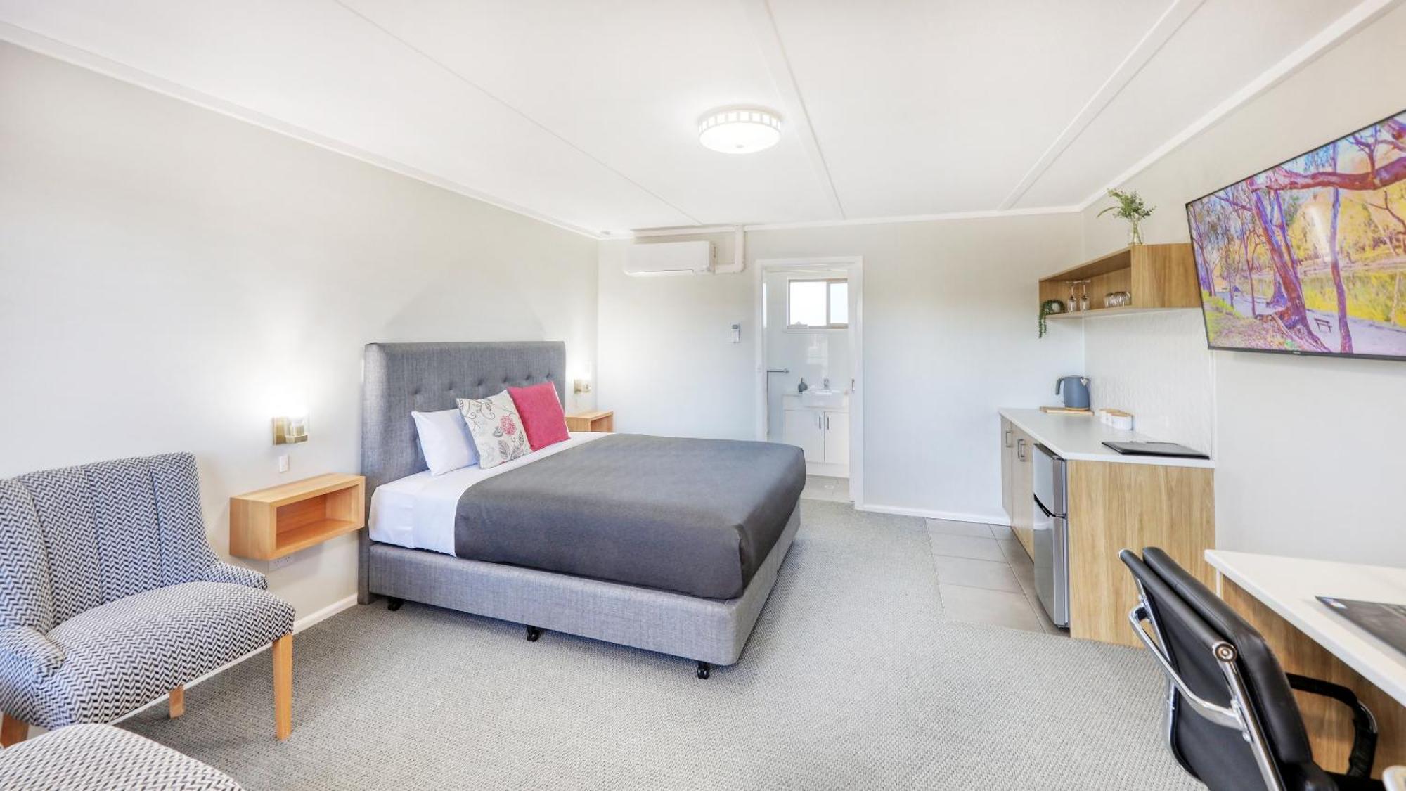Deniliquin Motel Bagian luar foto